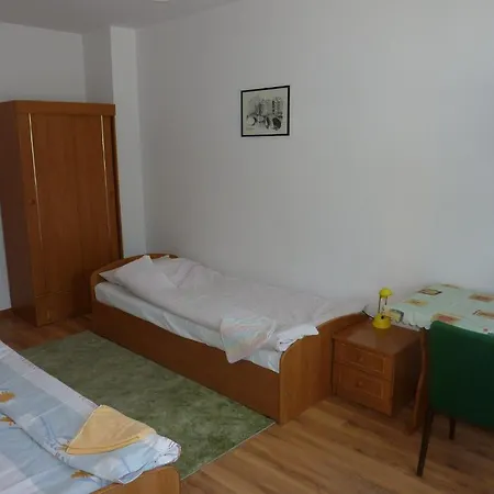 Na Zdrowiu 홈스테이 우치